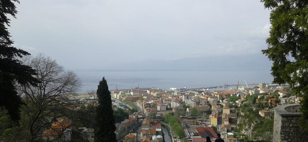 Apartment Skyscraper Maro Rijeka Bagian luar foto